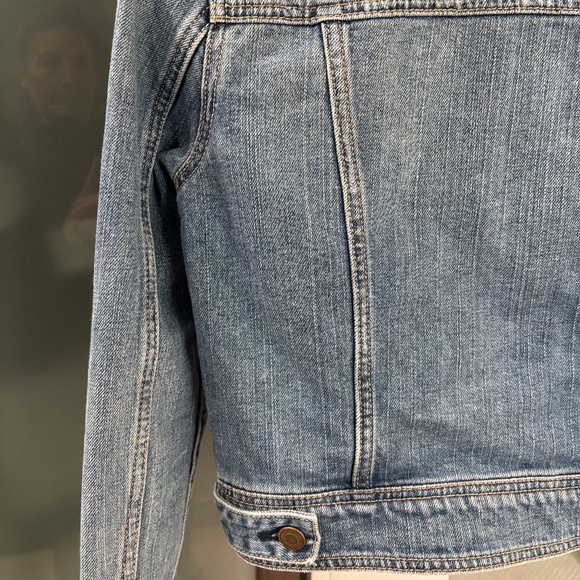 American Eagle Outfitters Classic Denim Jacket - Size XS - Picture 6 of 8
